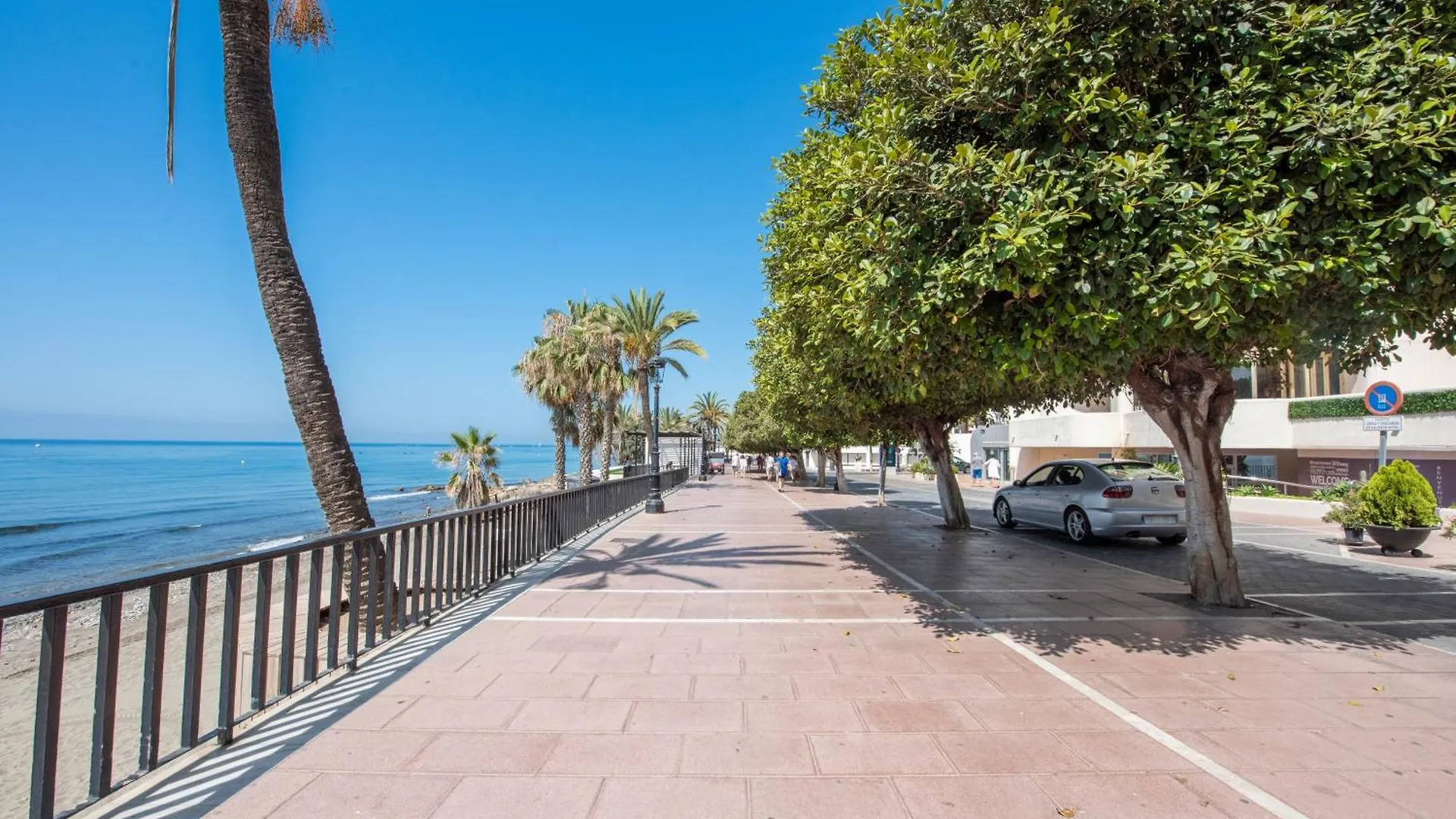 Front Line Beach In Marbella 0*,